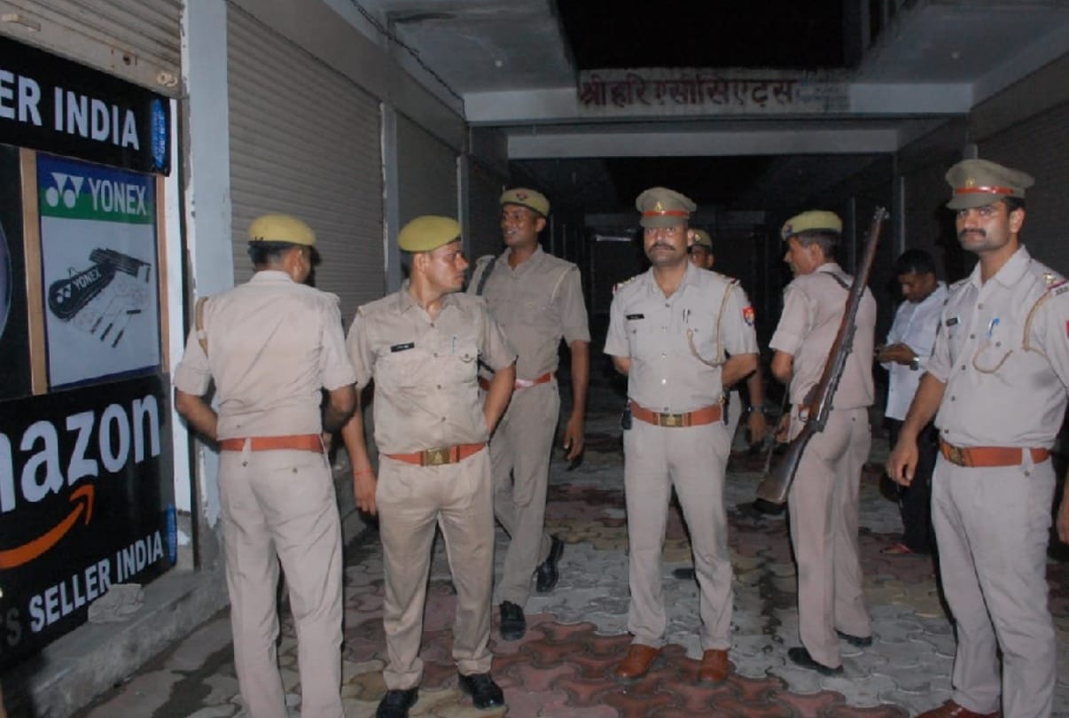 meerut police raid an Illegal work was going on under the sports business