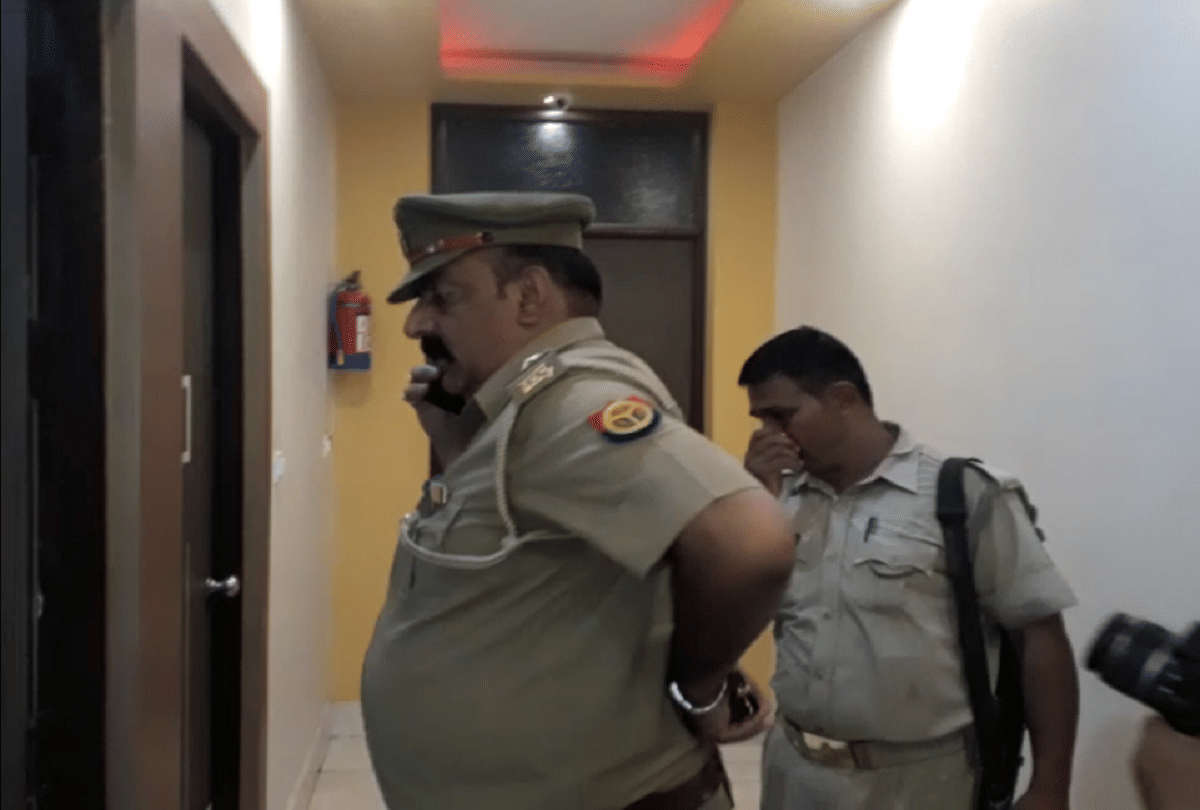 boyfriend murdered girlfriend in the Meerut hotel, and later suicide