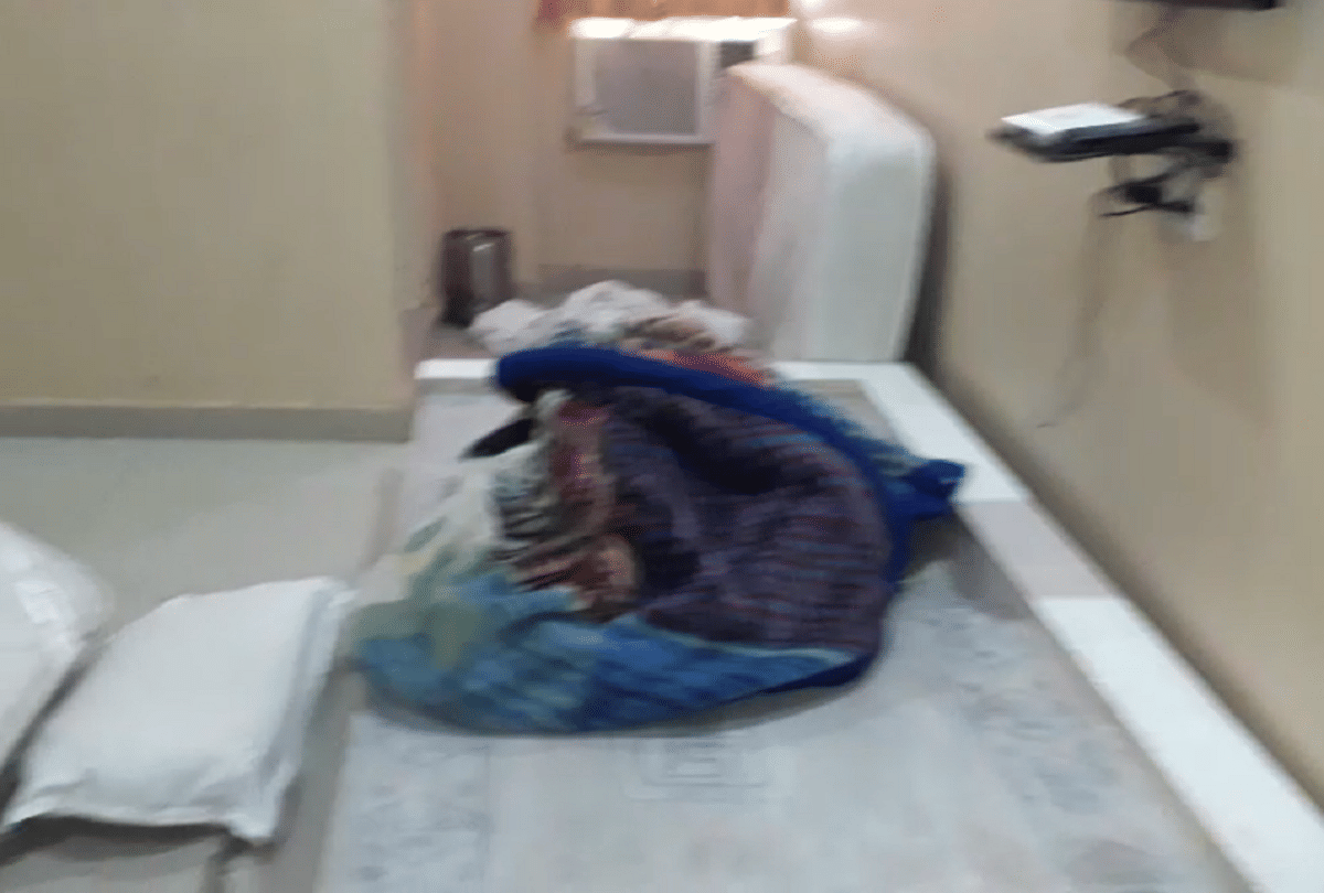 boyfriend murdered girlfriend in the Meerut hotel, and later suicide