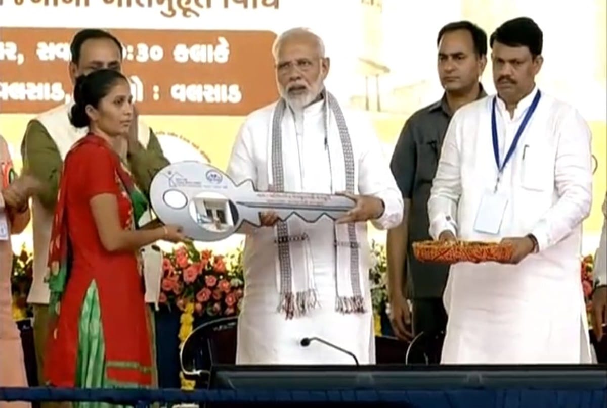 today Prime Minister Narendra Modi one day Visit On A Gujarat Tour live updates
