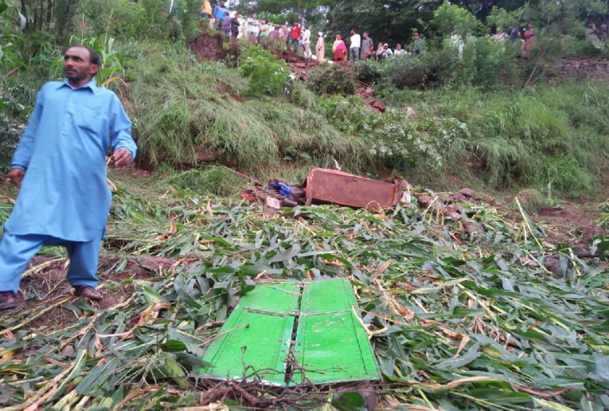 18 injured in bus accident in Poonch district