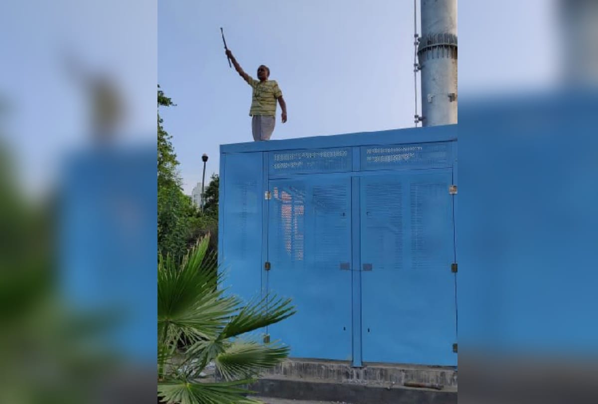 elder man climb on generator protesting against mobile tower