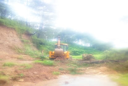 many roads closed in himachal due to heavy rainfall in himachal