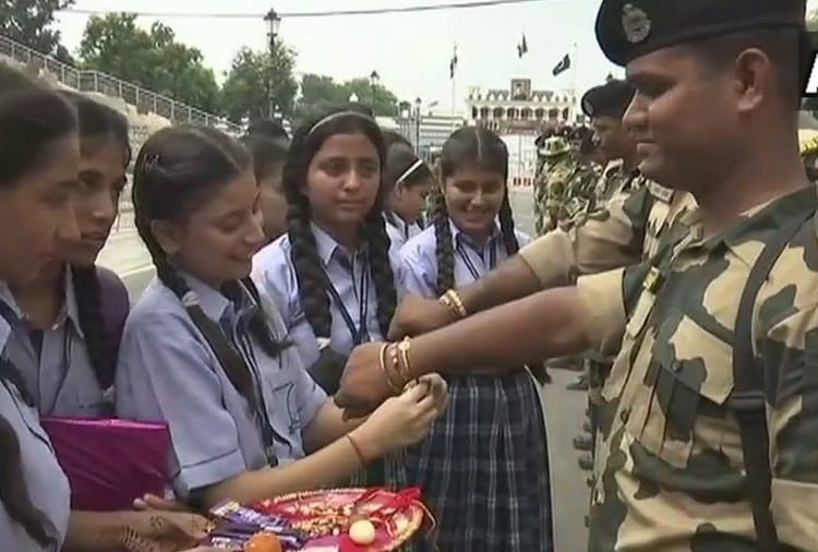 Rakshabandhan 2018, Girl Students Tied Rakhi to BSF Soldiers on Attari Wagah Border