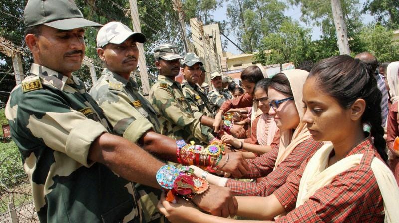Rakshabandhan 2018, Girl Students Tied Rakhi to BSF Soldiers on Attari Wagah Border