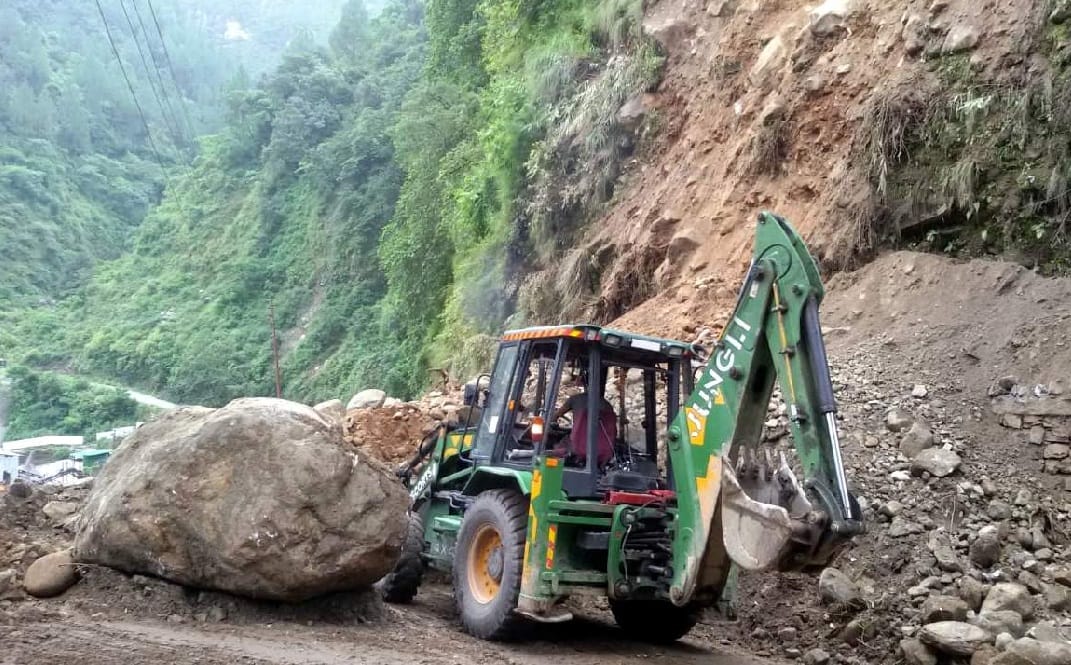 Rishikesh-Gangotri National Highway Not Open on second Day public face Problems
