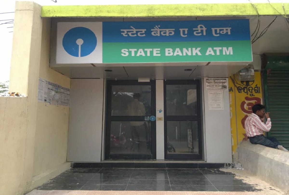 More than eighteen thousand old ATM of SBI can trouble you in cash