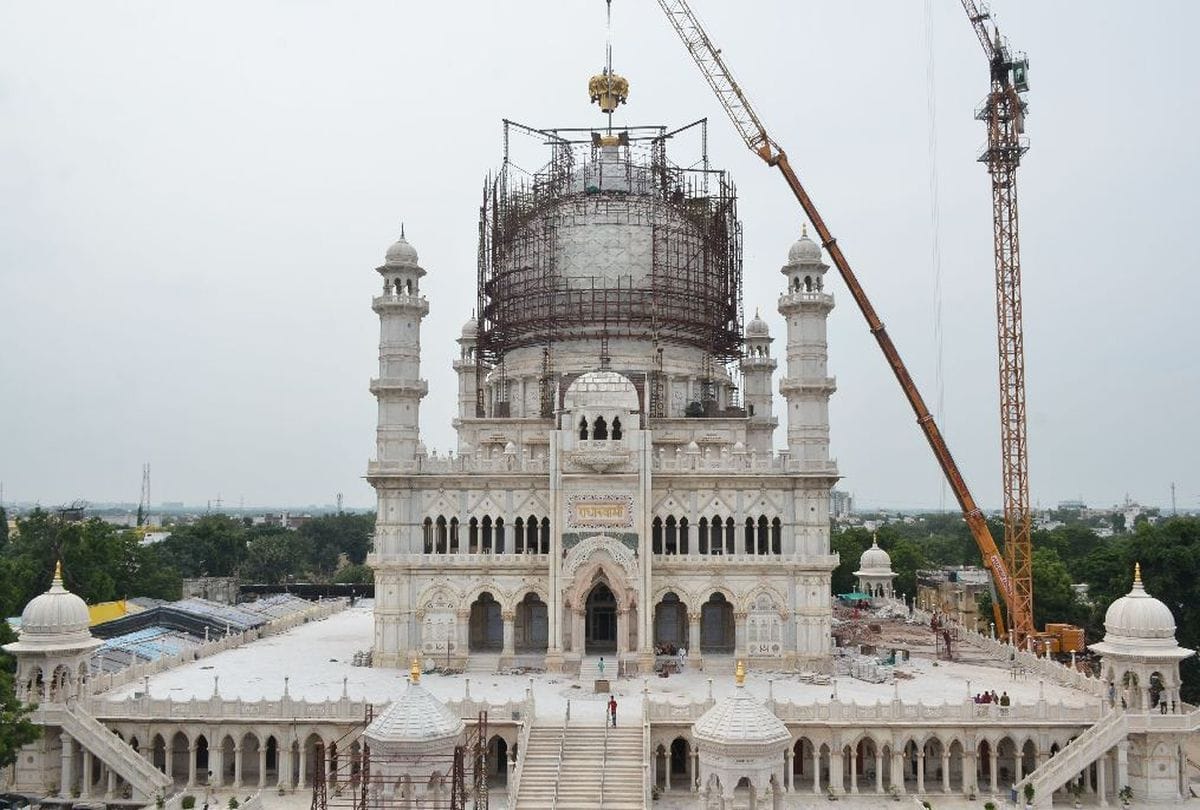 Golden kalash on Dome of Soami Bagh Samadh