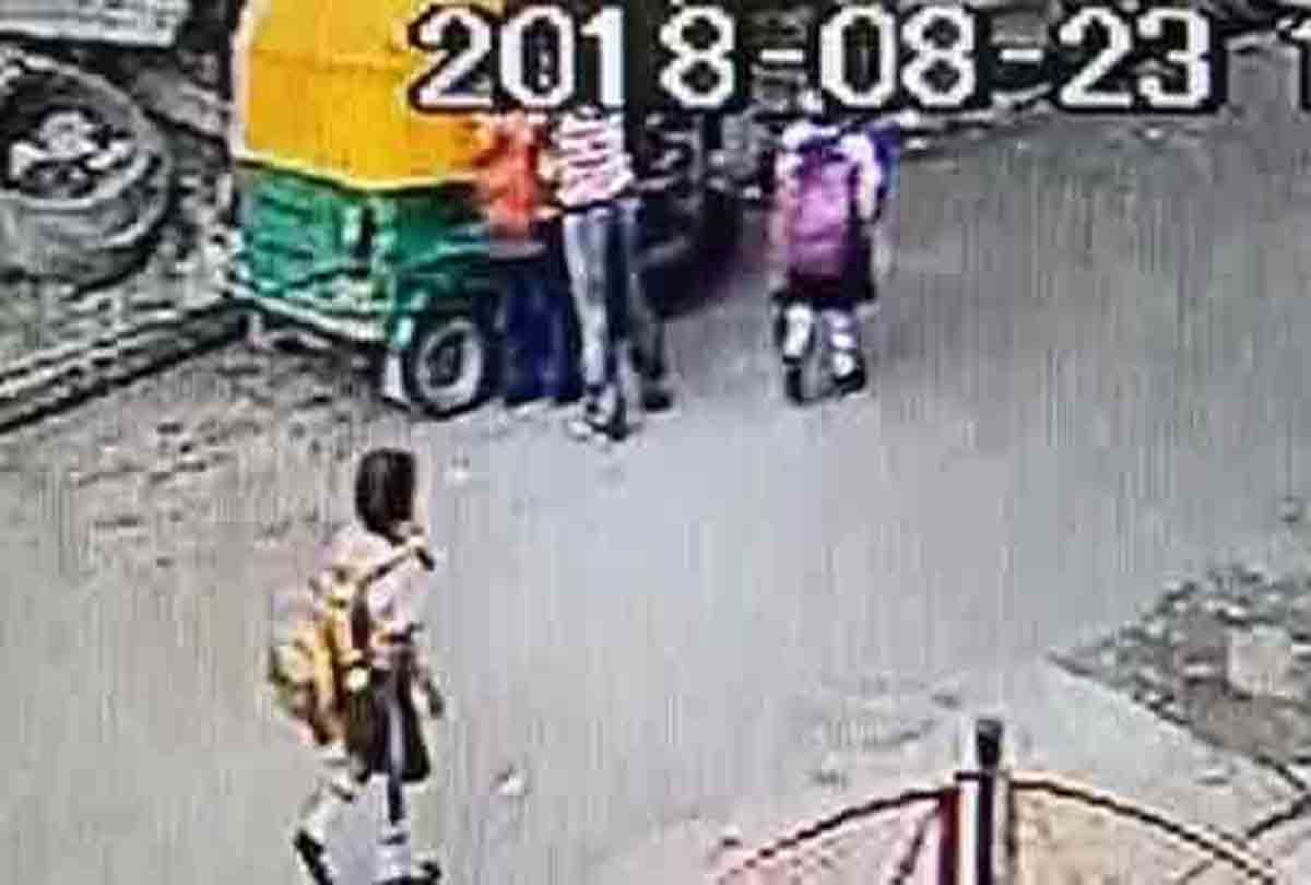 Uncle and uncle Kidnapped nephew from outside school