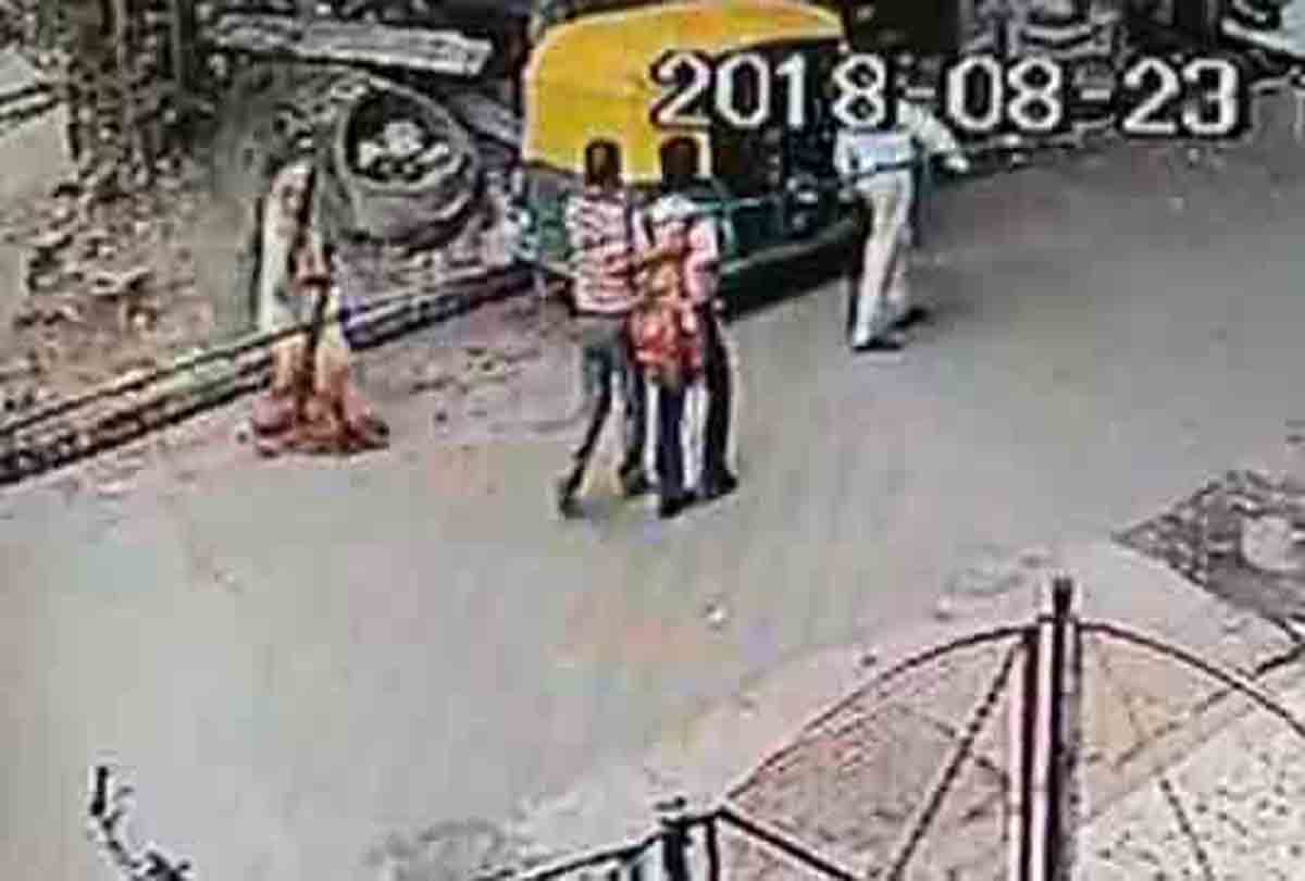 Uncle and uncle Kidnapped nephew from outside school