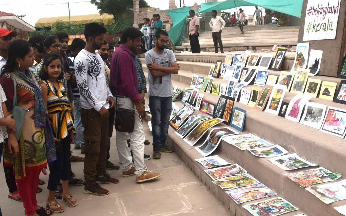 varnasi people came forward for kerala flood relief