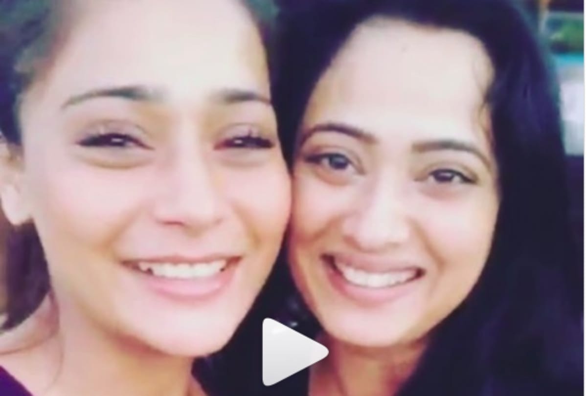 bigg boss ex contestants shweta tiwari and sara khan holiday in goa