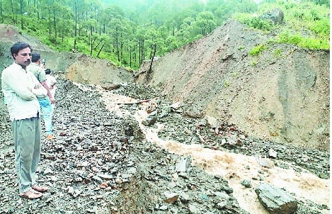 कोटरोपी में 19 घंटे बंद रहा हाईवे वैकल्पिक मार्गों में यातायात अवरुद्ध