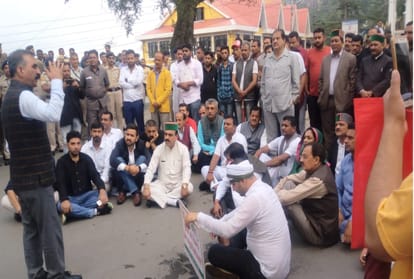 ssp and women constable injured in youth congress protest at vidhan sabha shimla