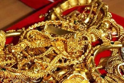 three boys looted womans' ornament worth eight lakhs