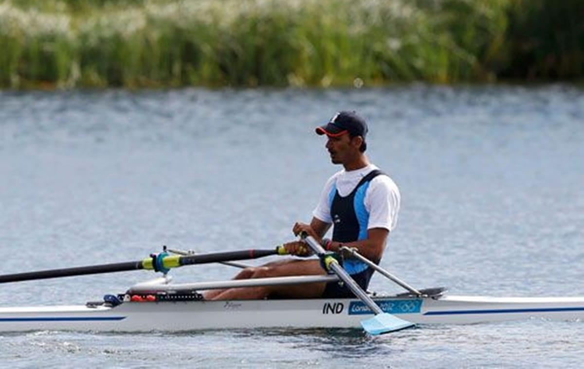 asian games 2018 rowing dushyant chauhan falls on stage due to high bp