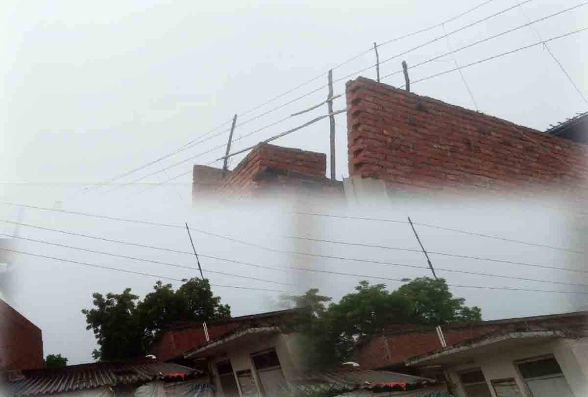 Electric wire passes through the terraces