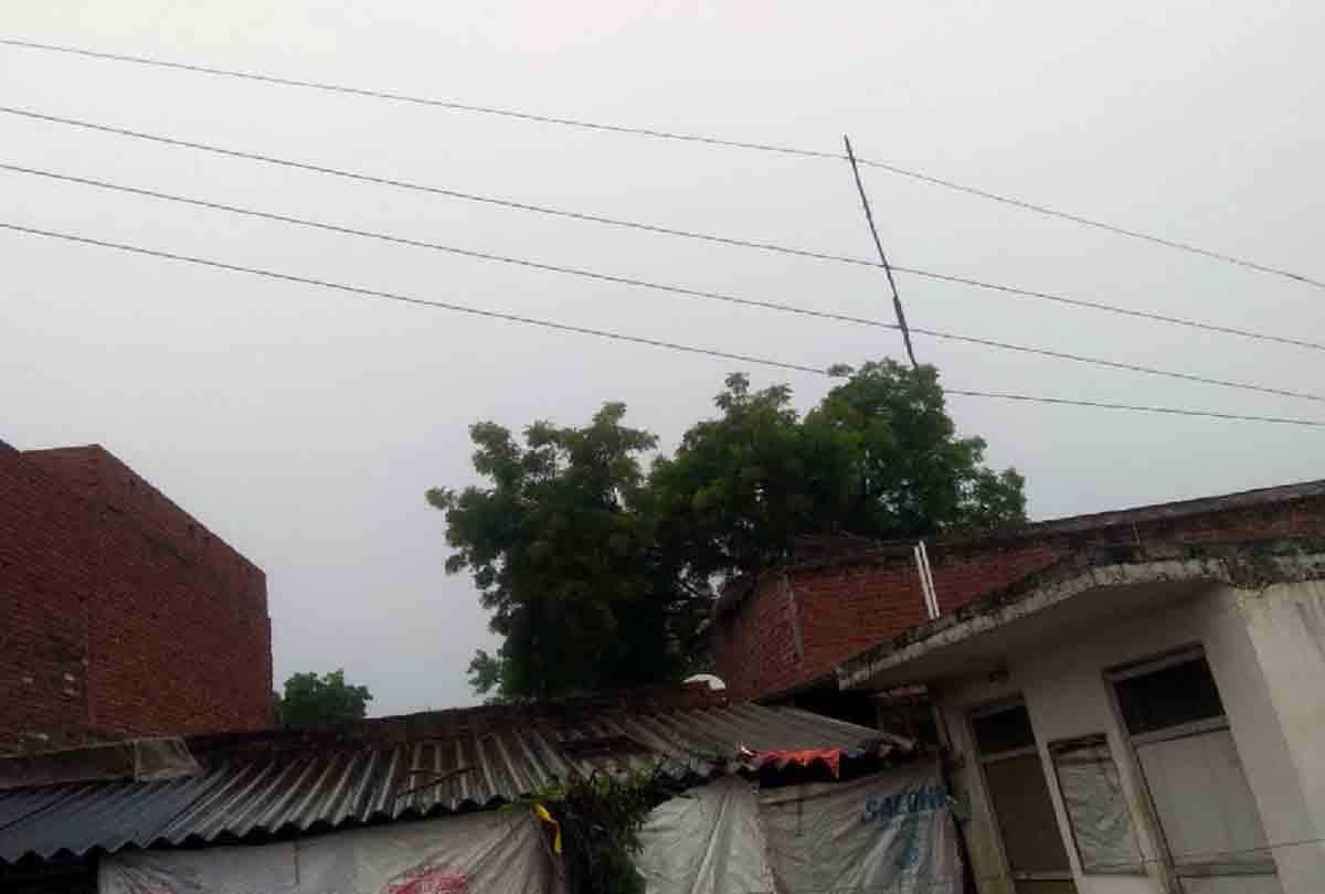 Electric wire passes through the terraces