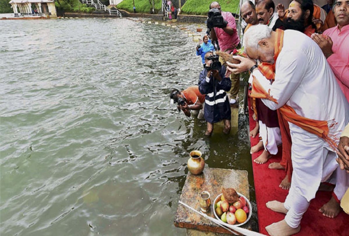 congress slams pm modi over ganga polution issue