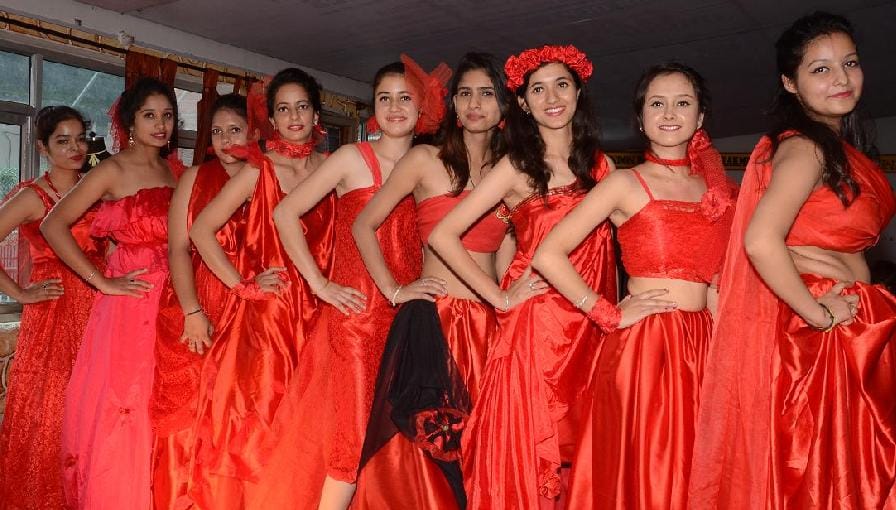 बॉलीवुड फैशन डिजाइनर कंवलजीत ने प्रशिक्षुओं को दिए टिप्स