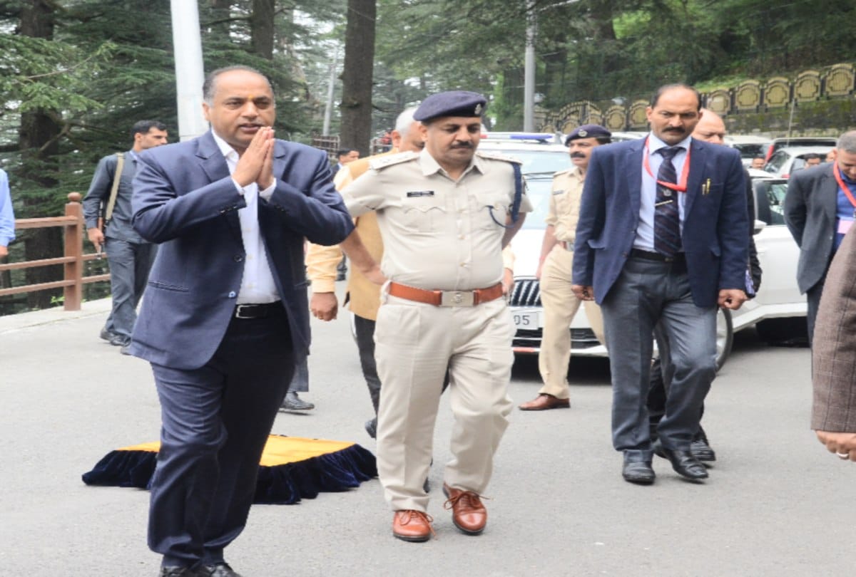 Nursery teachers demands govt job meets cm jairam thakur