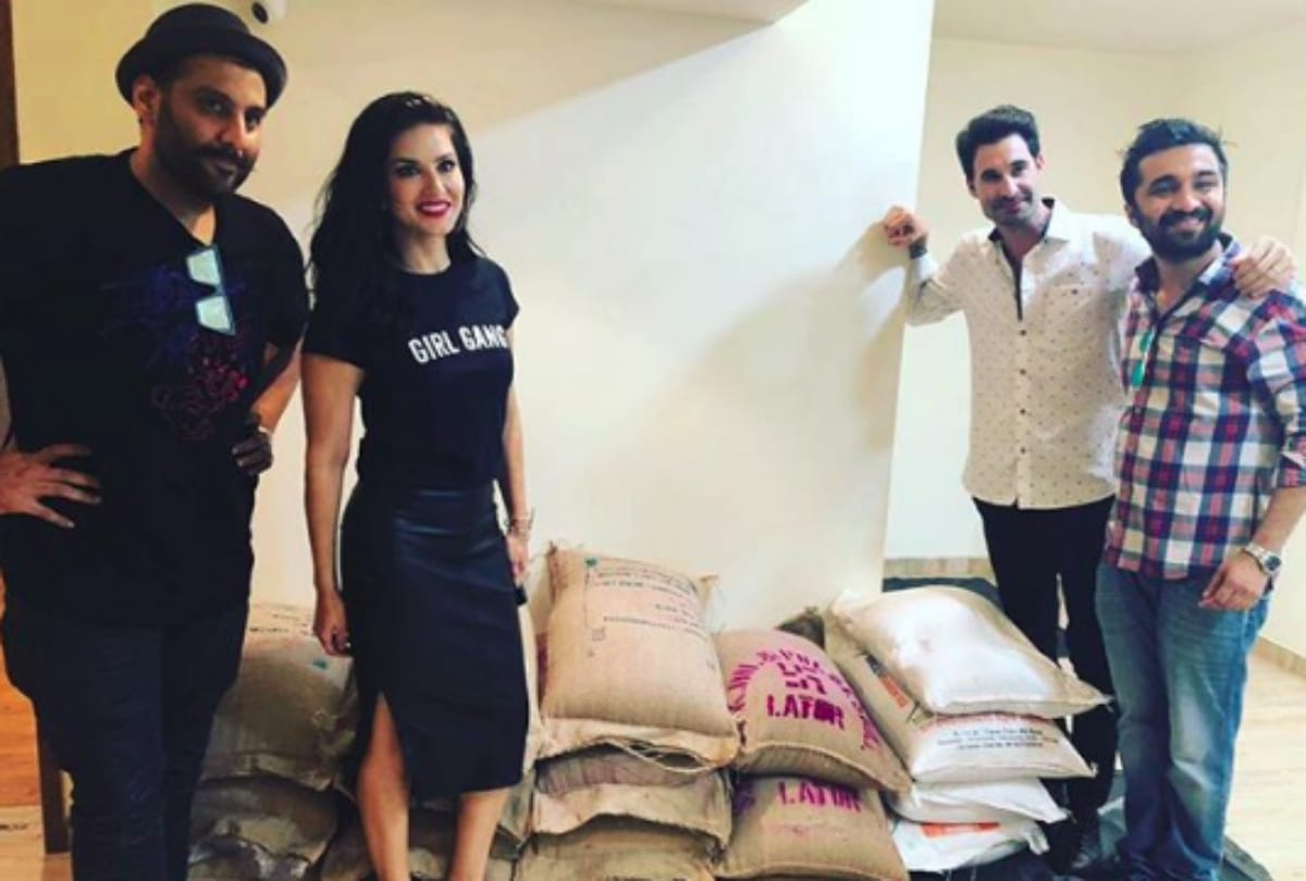 kerala flood now sunny leone donates for victims