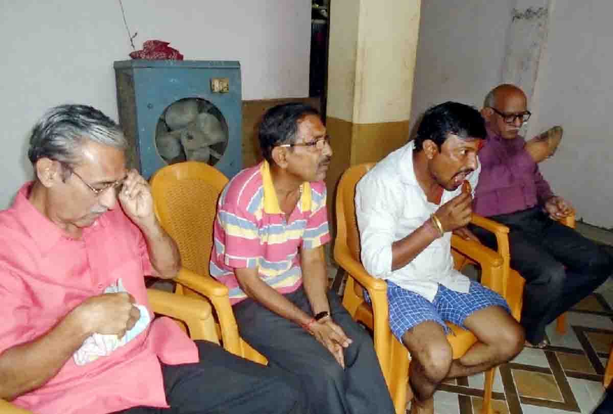 five people of maharashtra forcibly entered in Balaji temple
