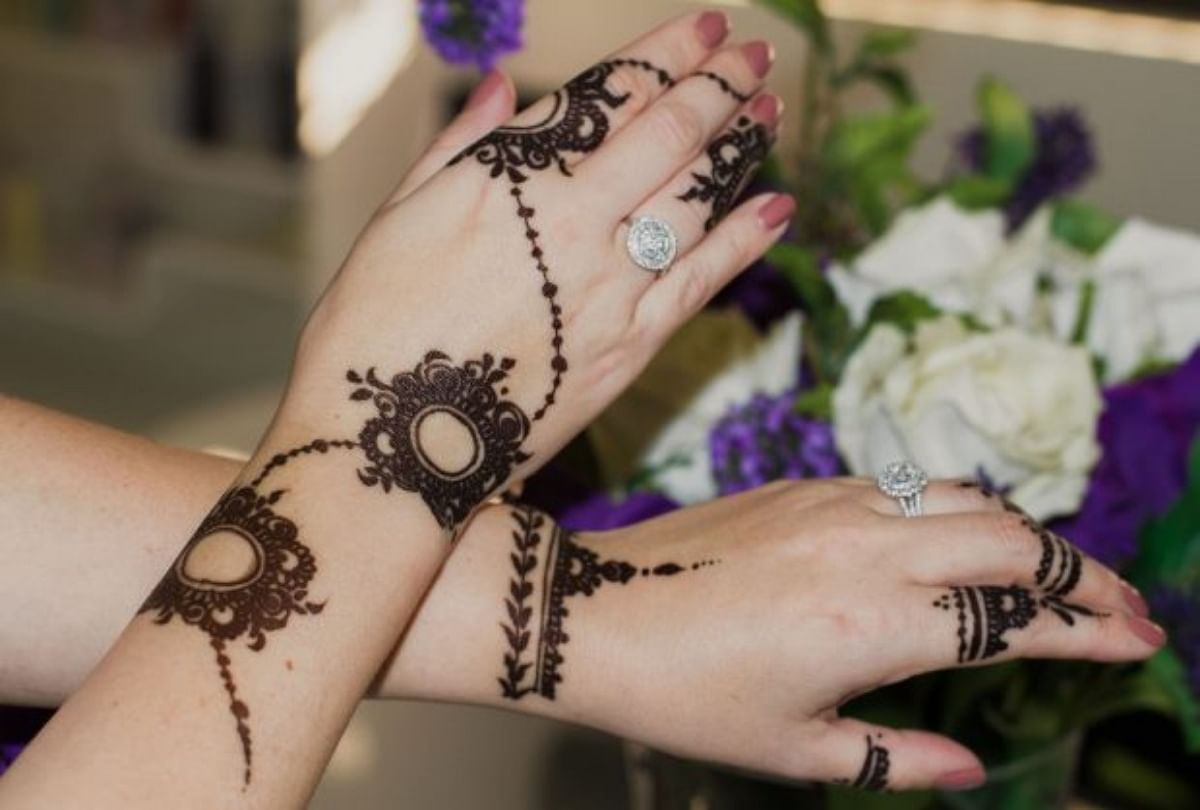 North America, USA, Washington. Indian Mehendi celebration. Henna  application and rituals. Hand Stock Photo - Alamy