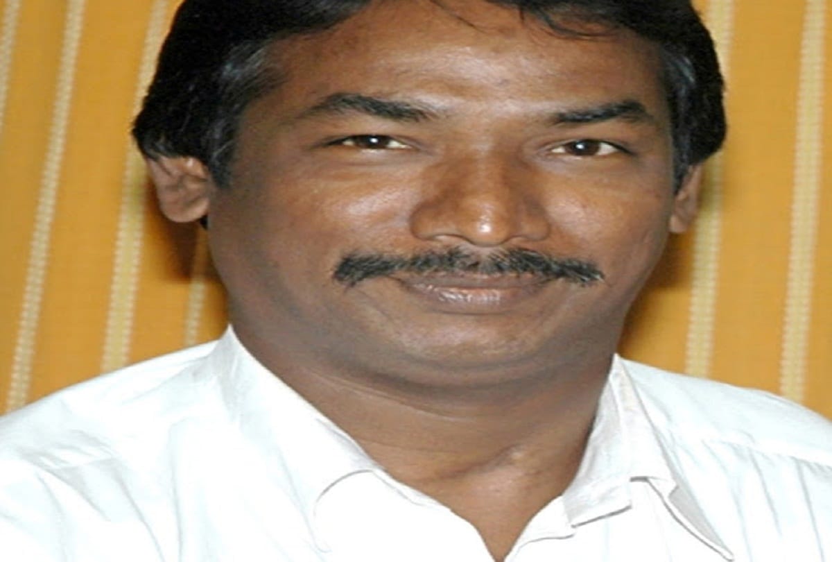 P K Elamaran- School teacher who serve breakfast to poor students from his saving money