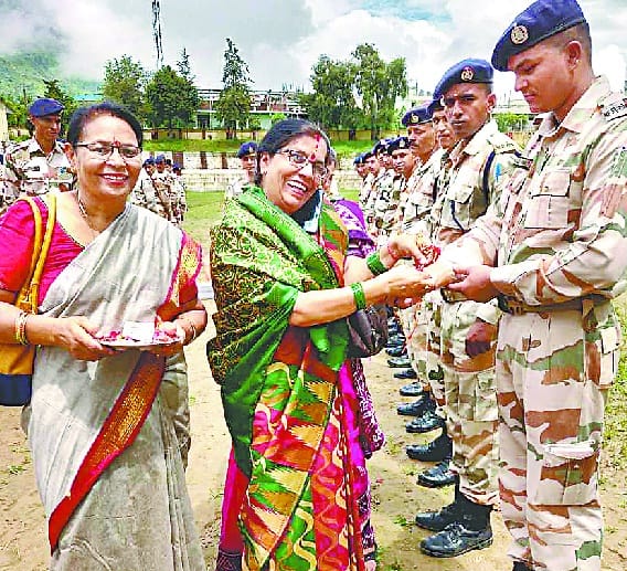 Sisters tied the defense thread, then sent to the passionate duty jawan