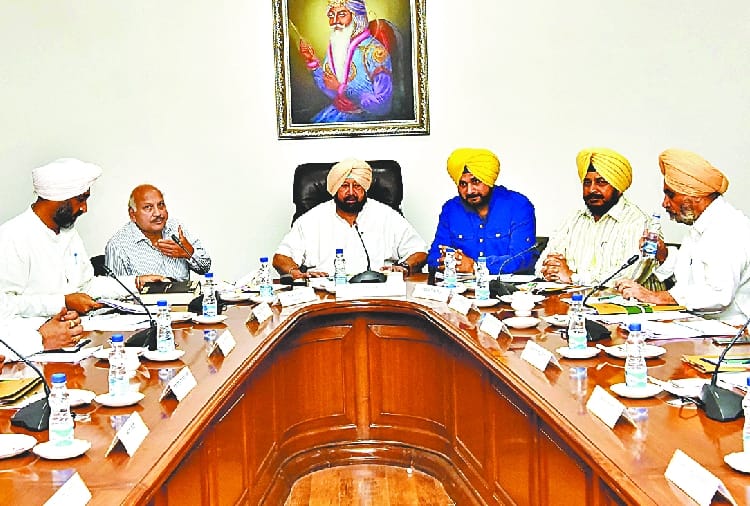 license holders pawnbroker can be liable to give debt to Farmers holders in Punjab