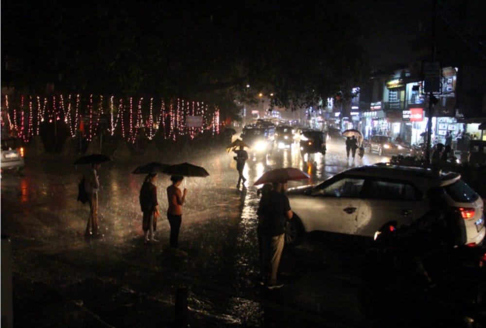 Ganga cross danger line in rishikesh 24 hours rain alert in uttarakhand