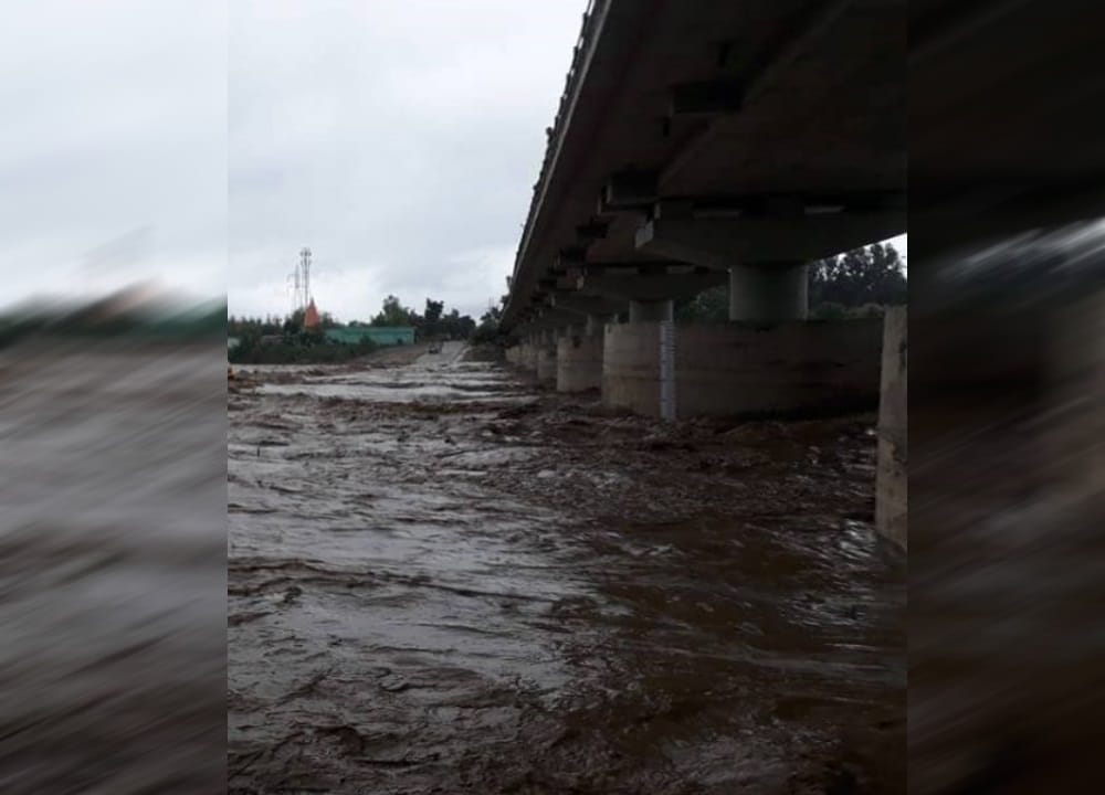 Tanker swept in heavy flow of river on Haridwar Najibabad highway