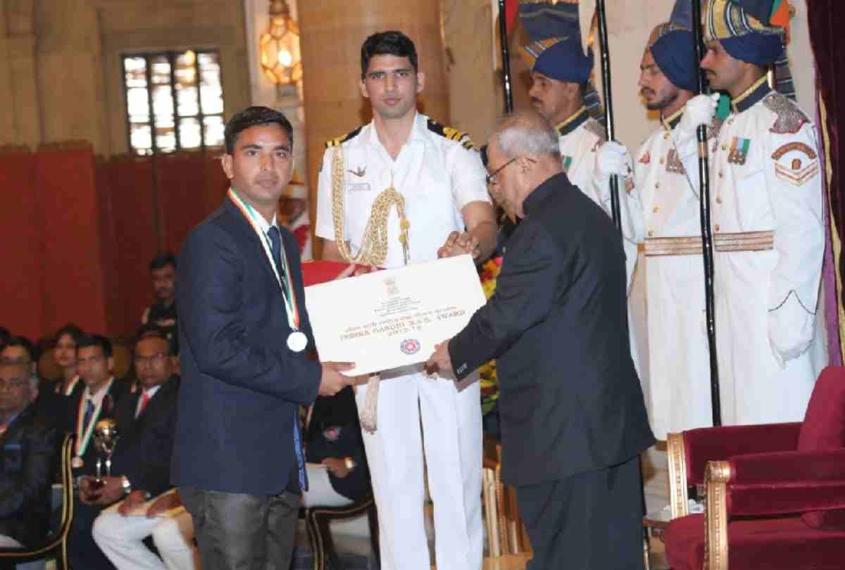 former President Pranab Mukherjee honored Shubham of Lucknow