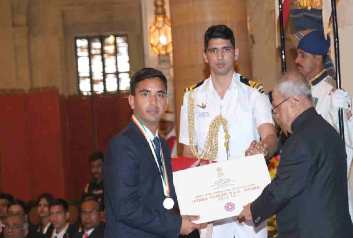 former President Pranab Mukherjee honored Shubham of Lucknow