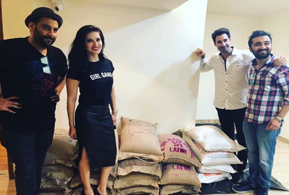 Sunny leone donates for Kerala cm distress relief fund