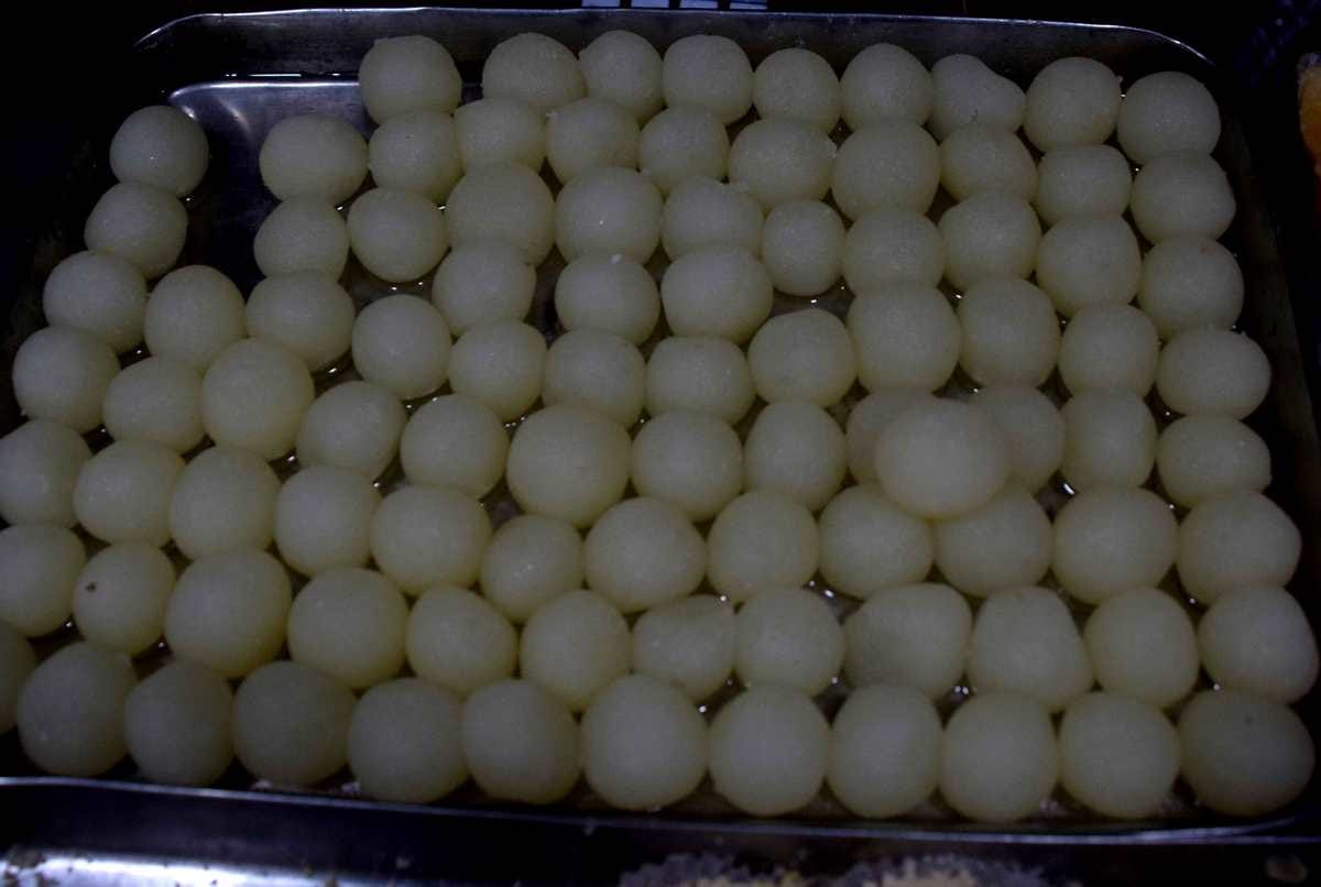 15 lakh rupees compensation on shops of sweets in Lucknow.