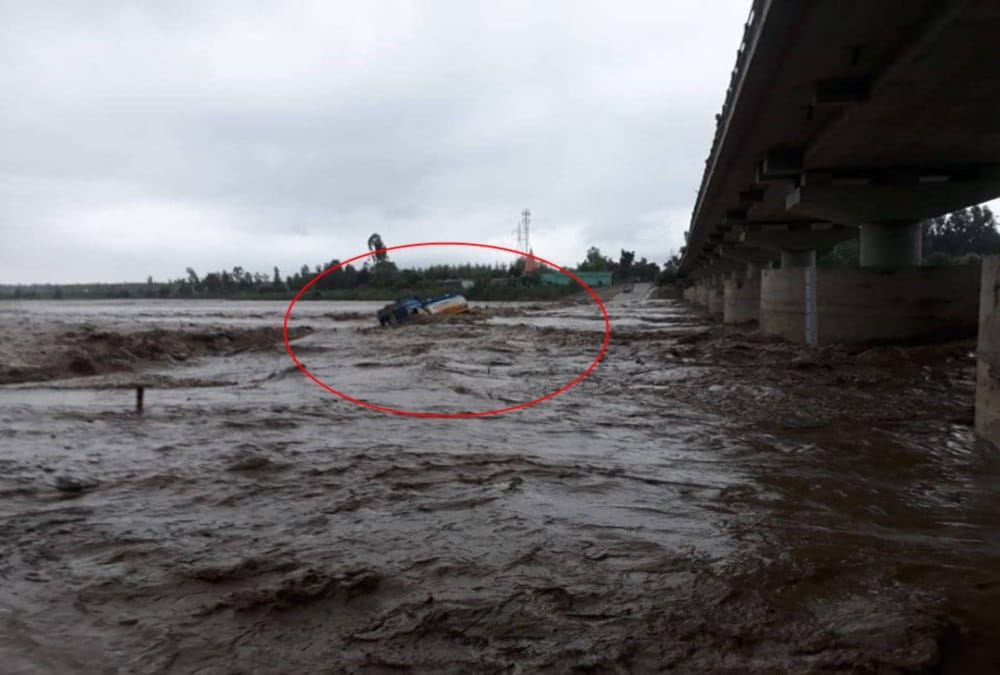 Tanker swept in heavy flow of river on Haridwar Najibabad highway
