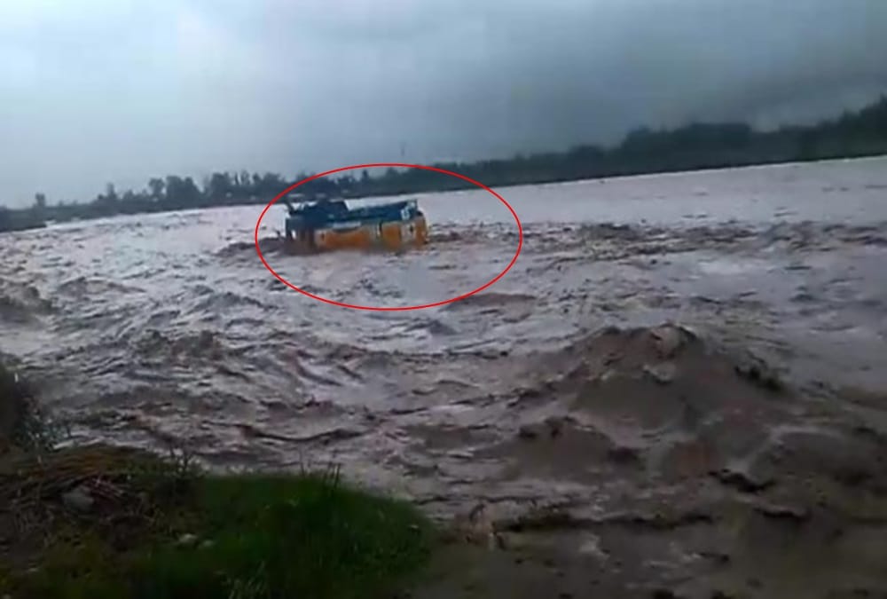 Tanker swept in heavy flow of river on Haridwar Najibabad highway