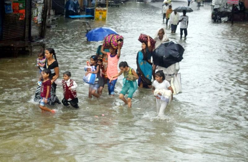 बारिश से बने बाढ़ जैसे हालात