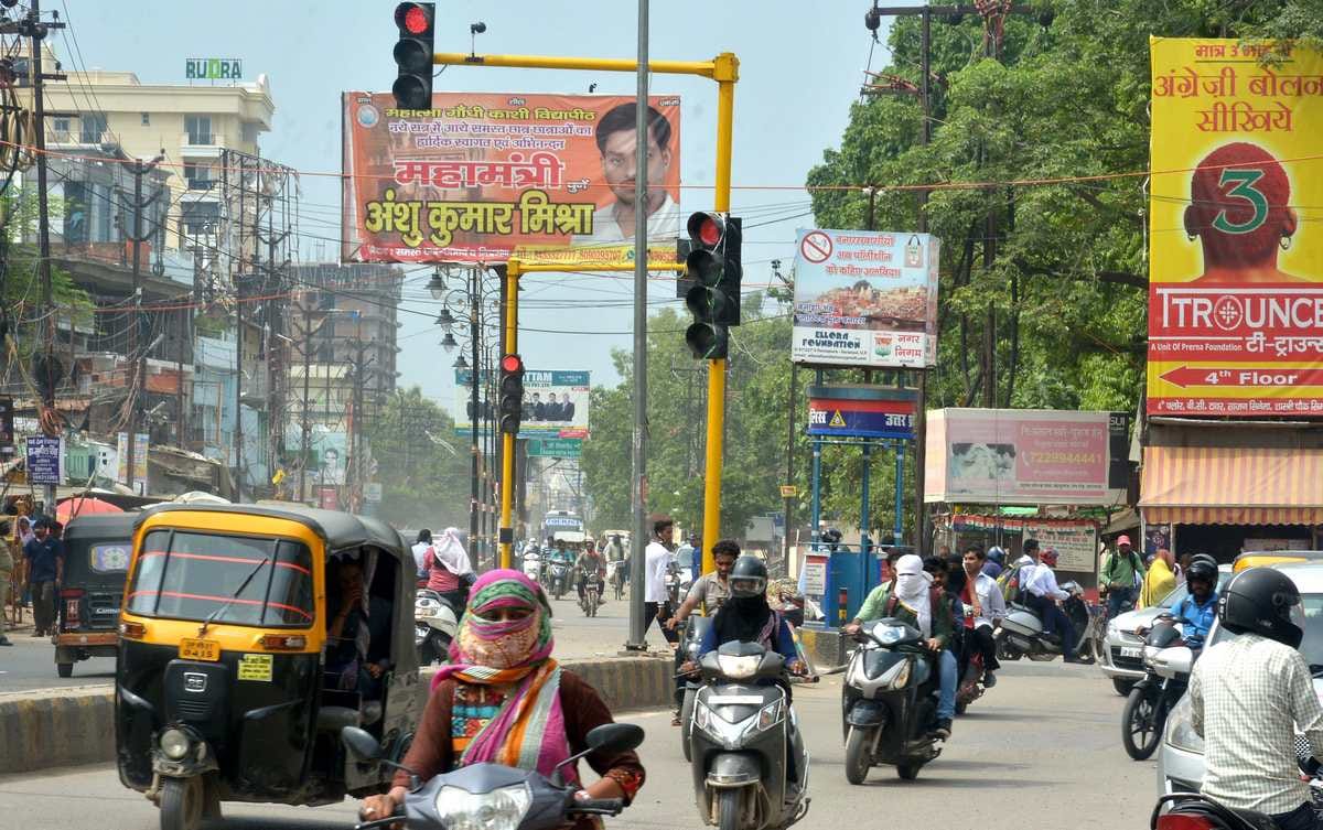 Traffic signal system start on four crosway in varanasi