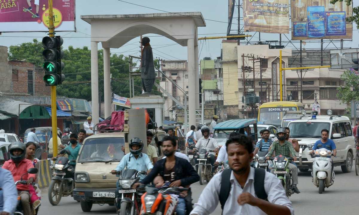 Traffic signal system start on four crosway in varanasi
