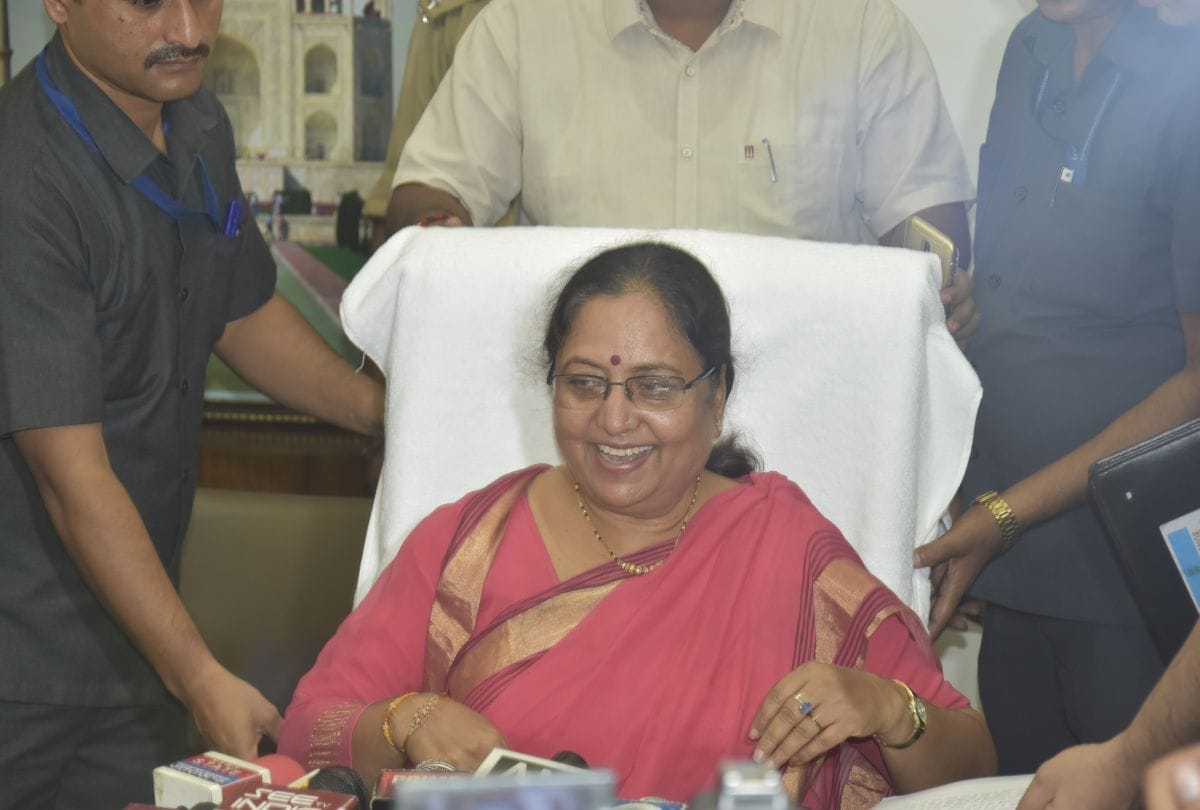 uttarakhand governor babyrani maurya took the resolution of read daughter and save daughter