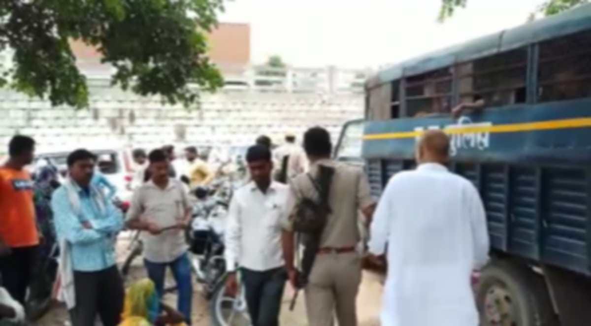 Seven policeman suspend due to eating lunch with criminals