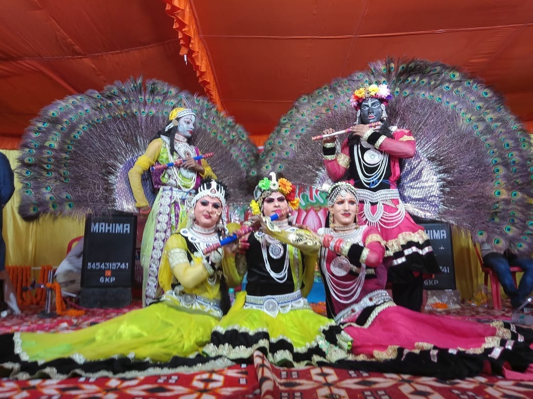 पूरी रात भक्ति गीतों पर झूमे दर्शक