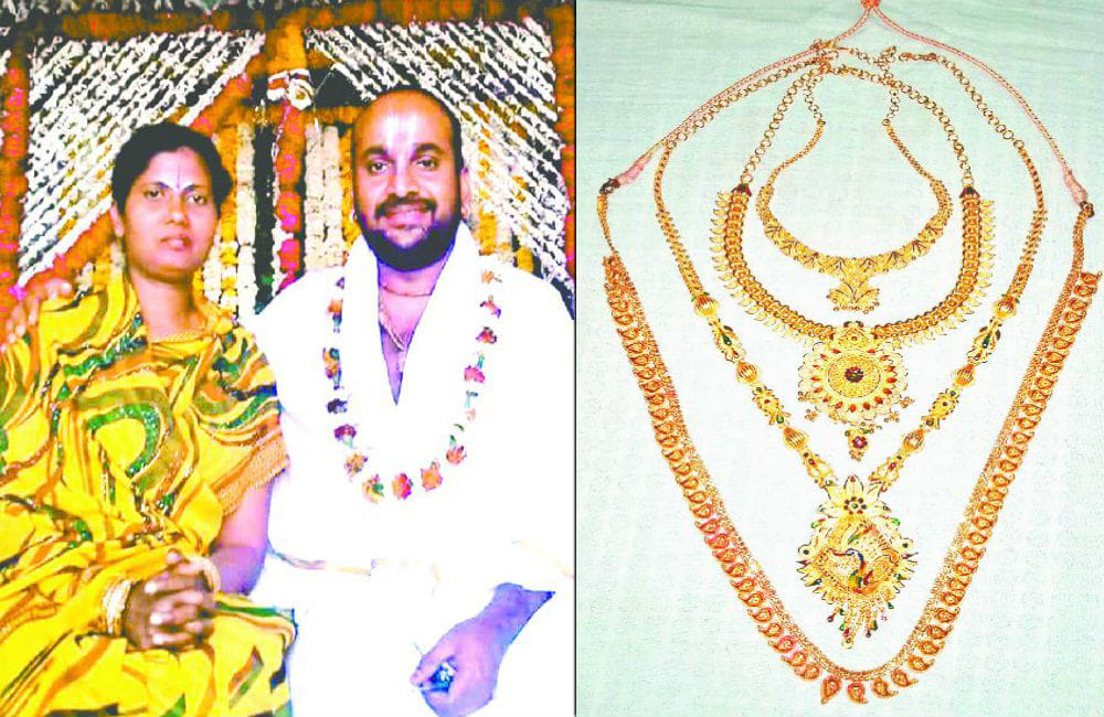 chennai devotee donated to four Gold necklaces Radharani on Rakshabandhan