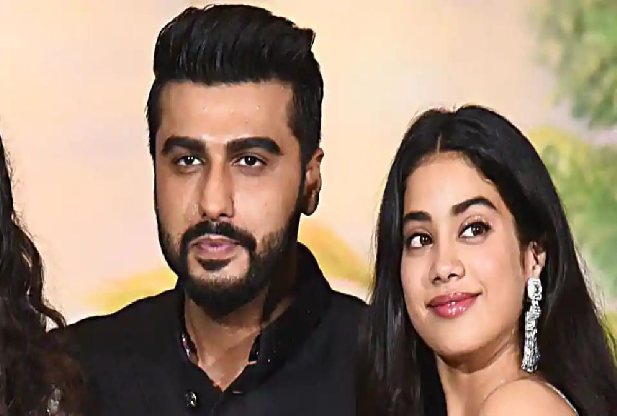 Sonam Kapoor Trolled for Wearing Over-sized Coat by arjun kapoor and anand ahuja