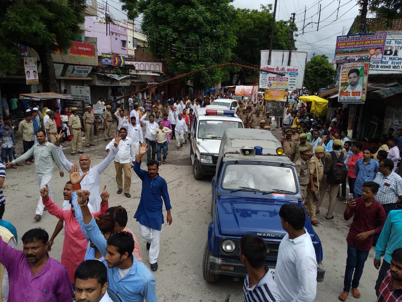 People tribute to atal bihari vajpayee during asthi kalash yatra in purvanchal