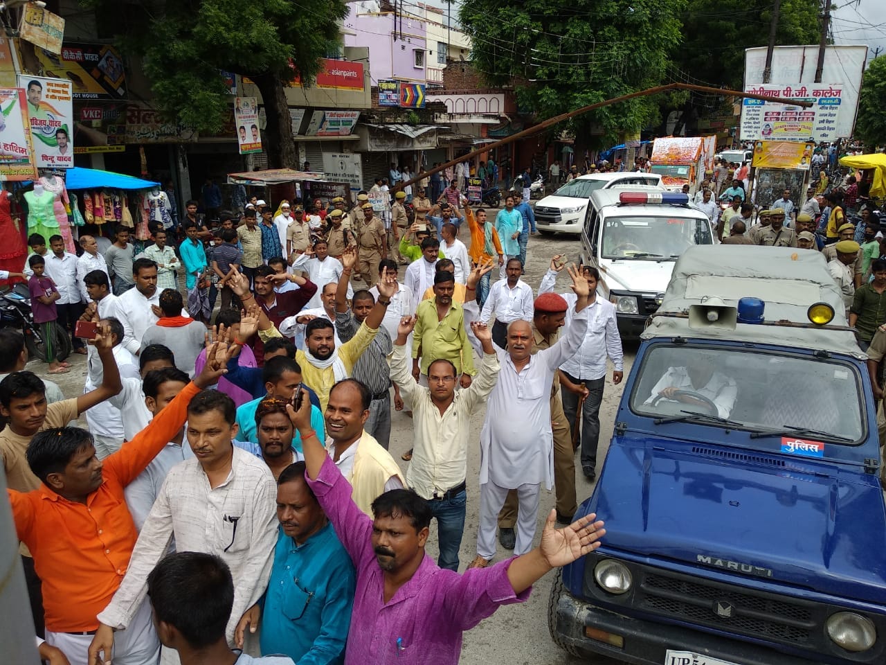 People tribute to atal bihari vajpayee during asthi kalash yatra in purvanchal