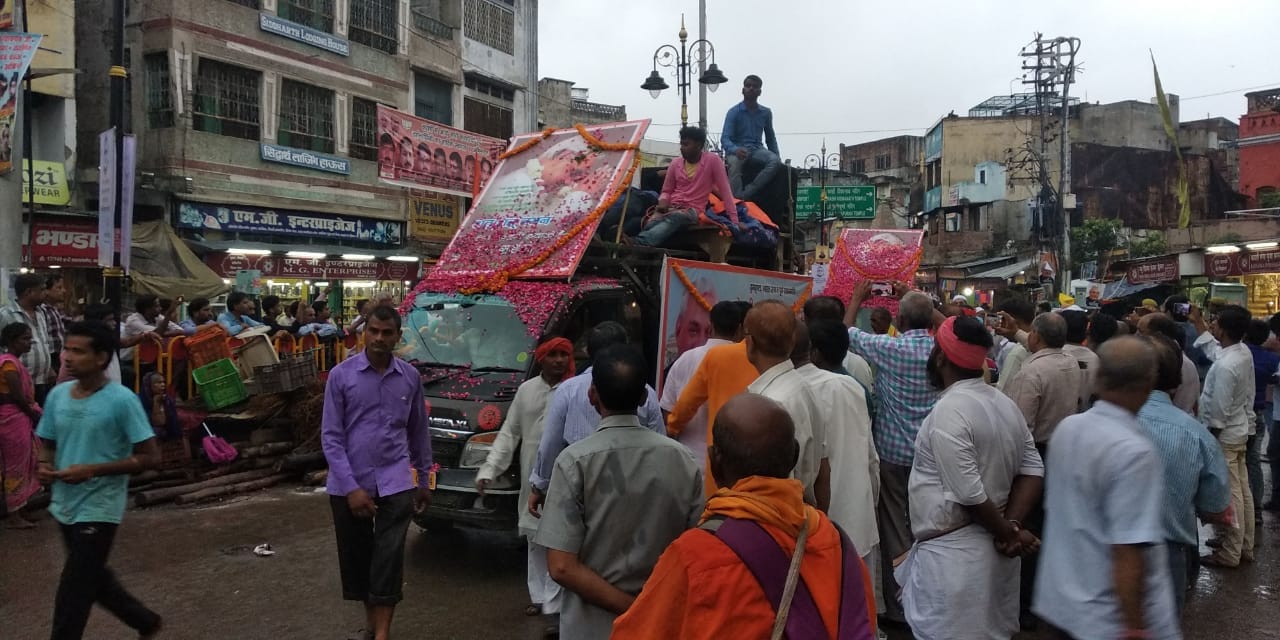 Atal bihari vajpayee asthi kalash yatra arrived varanasi